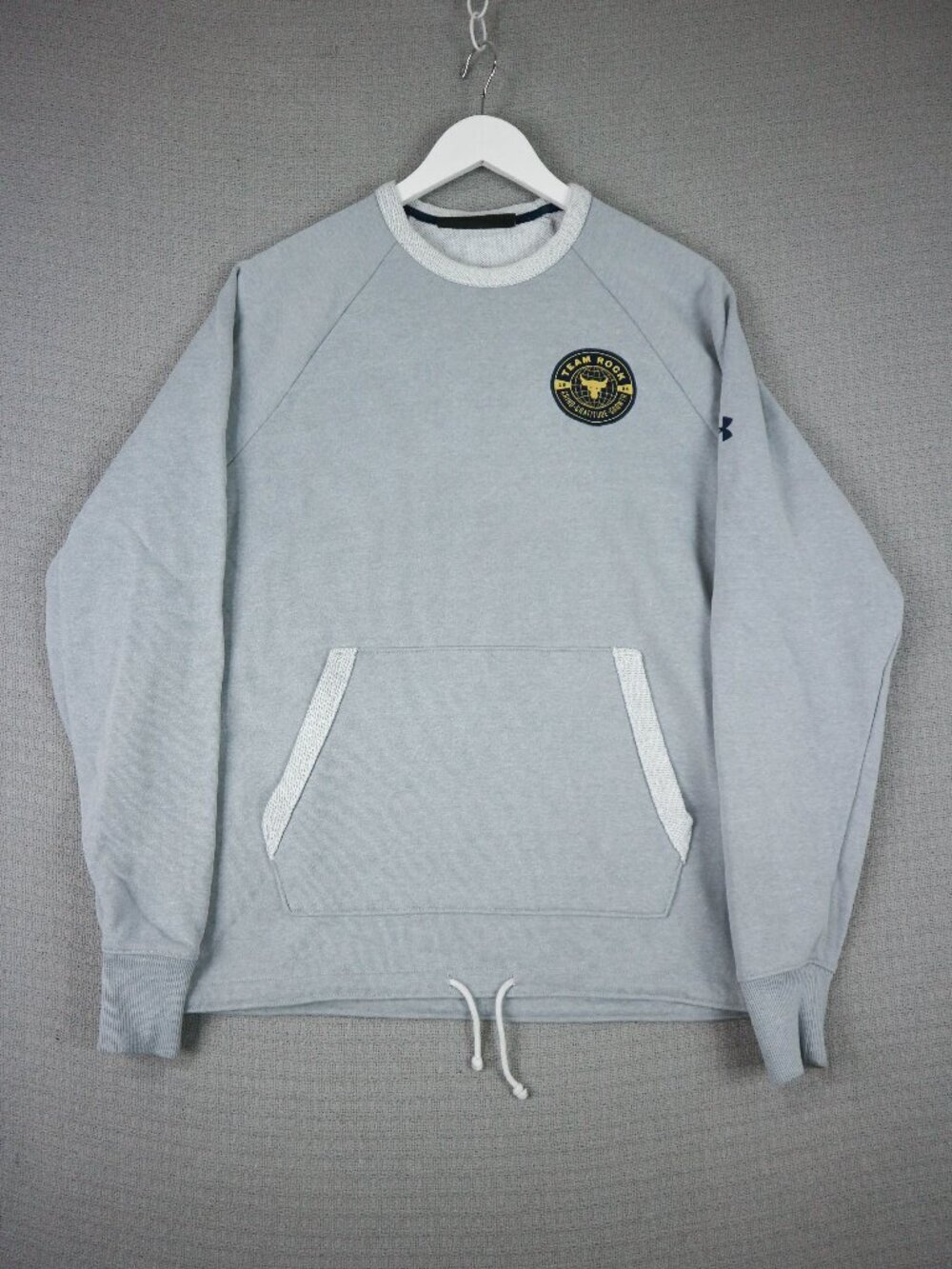 Under Armour Sweater Mens Medium Gray Crewneck Sweatshirt Pullover Bull Logo